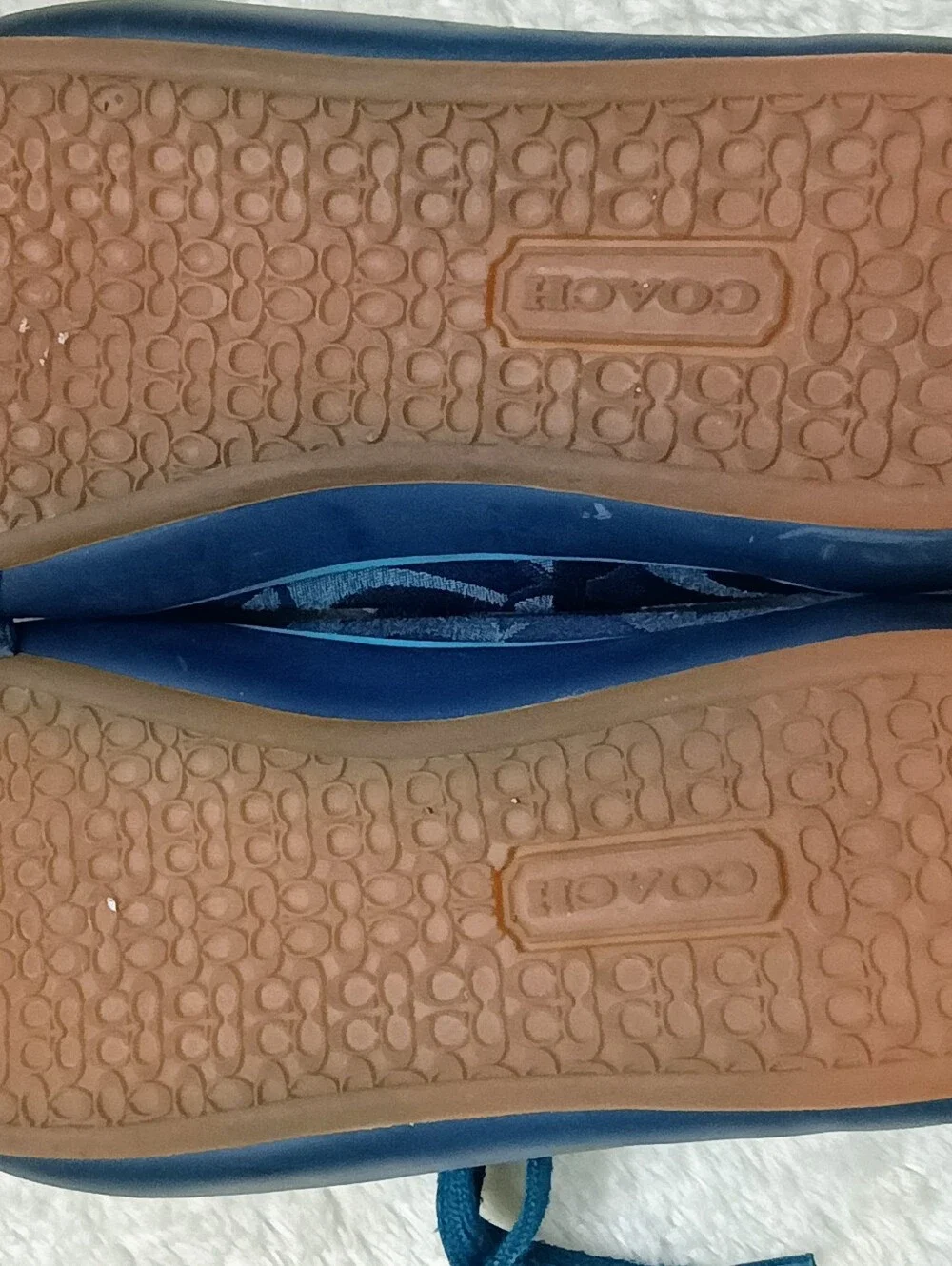 Beautiful Coach Barrett low-top sneakers in a gorgeous blue denim shades! 7.5M